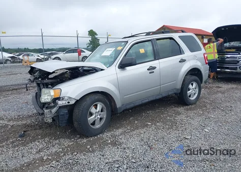 2009 Ford Escape Xlt z USA, uszkodzony, nr VIN 1FMCU93789KB27266